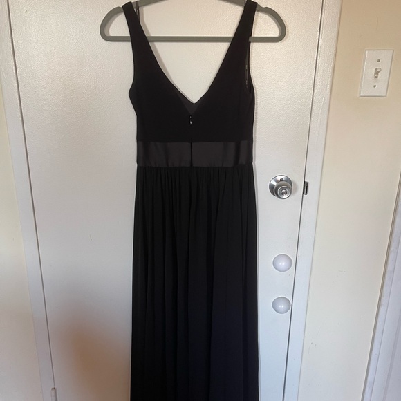 Vera Wang Dresses & Skirts - Elegant Black Vera Wang Sleeveless Dress